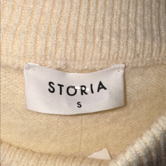 Storia Cream Sweater with Black Star Accents - Picture 2 of 6